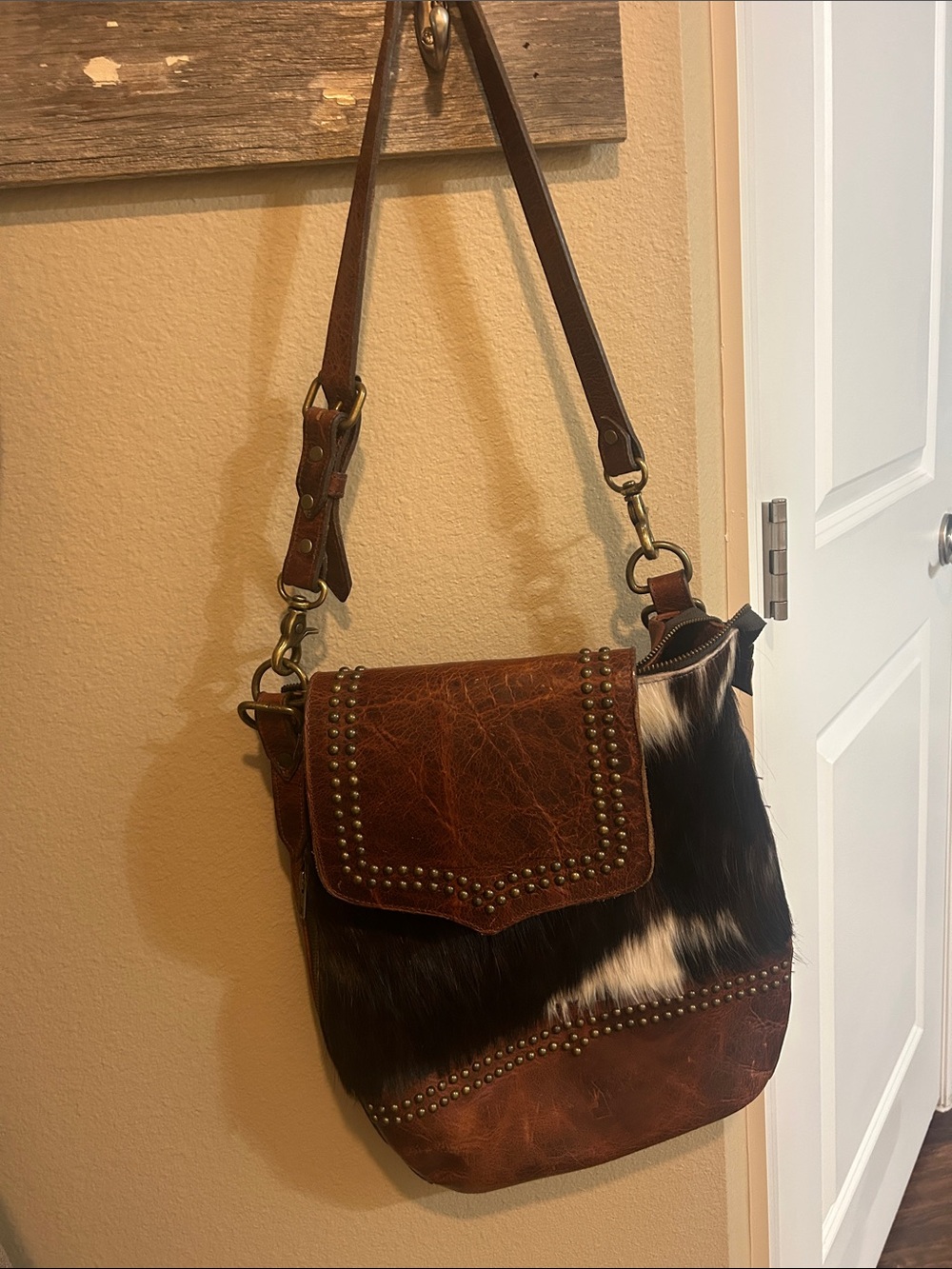 Juan Antonio cowhide, leather purse, excellent condition/nwot